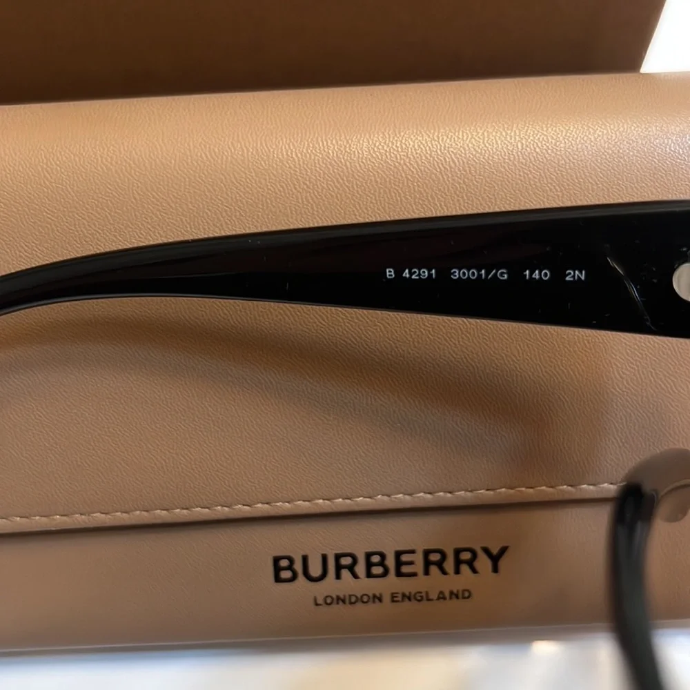 Burberry sunglasses - Unisex - Picture 6 of 11